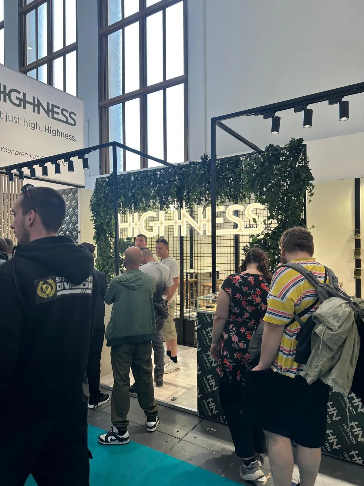 Highness-monter med grönskande entré på Mary Jane Berlin 2026